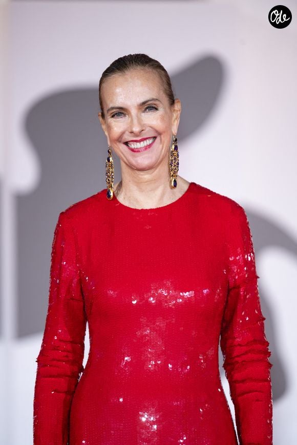 Avec le temps, les problématiques de ventre gonflé et de perte de tonus s'installent.

Carole Bouquet à la 83e édition du Festival du Film de Venise, le 11 Septembre 2026.

©SGPItalia