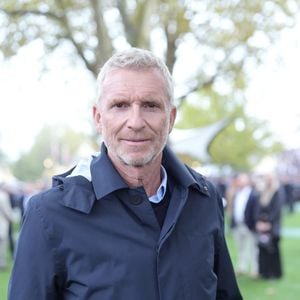 Denis Brogniart au prix Qatar Arc de Triomphe à l'Hippodrome de Longchamp le 6 octobre 2024  

© Rachid Bellak / Bestimage