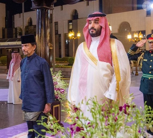 Le prince héritier saoudien Mohammed bin Salman rencontre le sultan de Brunei Darussalam à Djeddah, Arabie saoudite, le 14 avril 2023. © Imago/Panoramic/Bestimage