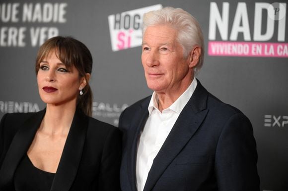 Richard Gere et Alejandra Silva lors de la présentation du documentaire "Lo que nadie quiere ver" au Callao Cinemas, le 24 novembre 2025, à Madrid (Espagne). 

José Oliva / Europa Press