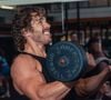 Les photos publiées montrent que Joseph est le portrait craché de son père, avec une carrure similaire.

Joseph Baena suit les traces de son célèbre père et remporte sa première compétition de bodybuilding. Instagram