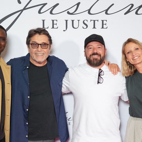 Invitée par le passé du podcast Small Talk de Konbini, l'actrice avait révélé que sa pire douleur était survenue après l'extraction de ses quatre dents de sagesse.

Birane Ba, Eric Barbier, Alban Ivanov, Alexandra Lamy lors de la première du film "Justin le Juste" au cinéma UGC Ciné Cité Les Halles à Paris le 14 septembre 2026. © Anne-Sophie Guebey / Bestimage
