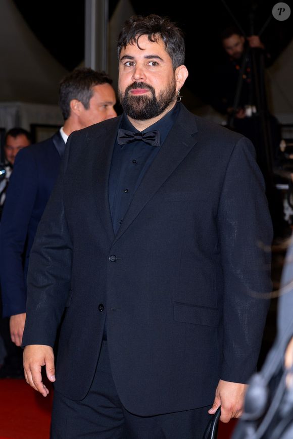 Non loin, a été aperçu Artus, venu en soutien.

Artus - Montée des marches du film " Sanguine " lors du 79ème Festival International du Film de Cannes, le 14 mai 2026. © Olivier Borde / Bestimage