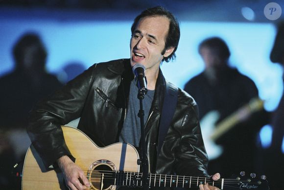 Jean-Jacques Goldman lors d'une emission spéciale Céline Dion sur TF1 le 12 novembre 2004. Patrick Carpentier/Bestimage