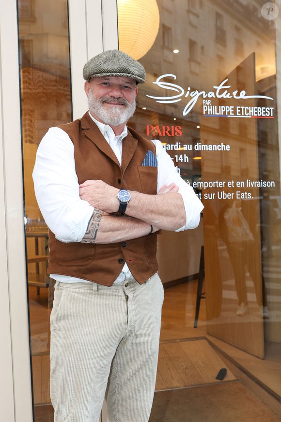 Exclusif - Le chef Philippe Etchebest - Le chef Philippe Etchebest ouvre son restaurant éphémère "Signature" du 9 au 30 octobre au 25 rue Sedaine à Paris dans le 11ème arrondissement le 8 octobre 2025. © Jean-Marc Lhomer/Bestimage