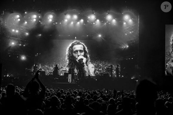 Le 18 avril 2026, il remplissait son 5e Accor Arena à Paris dans le cadre de sa tournée de concerts en France, débutée au mois de mars 2025. 

Julien Doré en concert au festival du Printemps de Pérouges au Château de Saint-Maurice-de-Rémens (01) le 25 juin 2025. © Sandrine Thesillat / PsNewZ / Bestimage