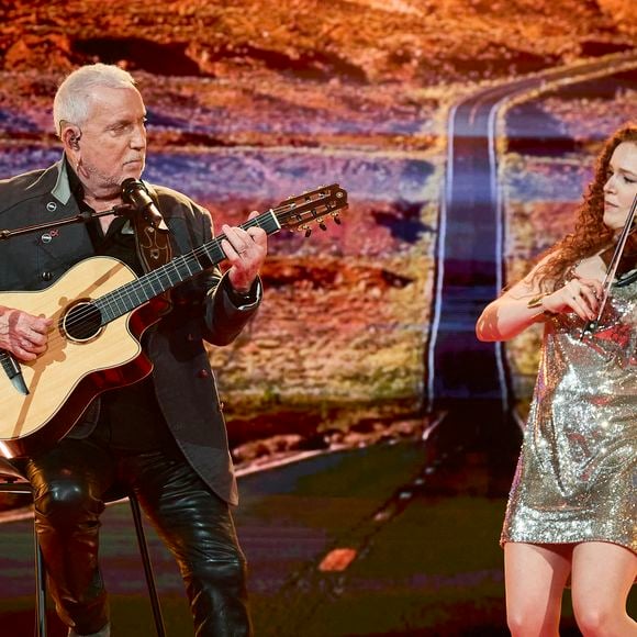 Exclusif - Bernard Lavilliers et Camille Berthollet lors de l’enregistrement de l’émission “Les stars s’unissent pour le Sidaction” au théâtre Marigny à Paris, France, le 11 mars 2025. L’émission sera diffusée en prime le 22 mars sur France 2. © Guirec-Moreau/ Bestimage