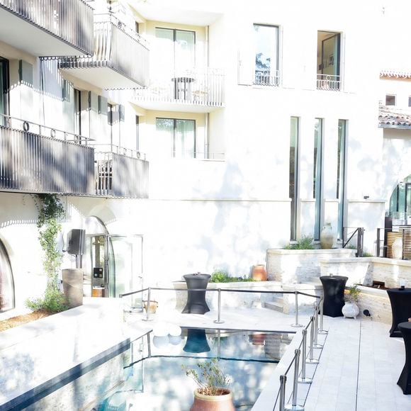 Patrick Bruel inaugure son hôtel cinq étoiles "L'Isle de Leos MGallery" à L'Isle-sur-la-Sorgue, France, le 23 septembre 2025. 
L’Isle de Leos Hôtel & Spa MGallery Collection . © Jack Tribeca / Bestimage