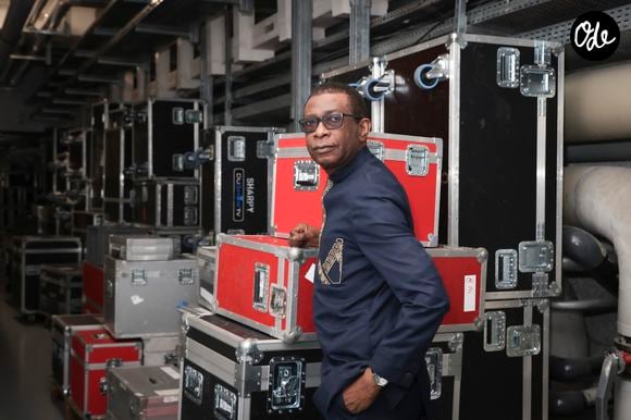 L’Accor Arena a justifié sa décision par le respect des horaires, la sécurité des spectateurs et les contraintes liées aux derniers métros dans un contexte de violences urbaines à Paris. 

Exclusif - Youssou N’Dour pose lors de l'enregistrement de l'émission "Le Grand Echiquier, Spéciale Afrique", présentée par C.Chazal et A.Manoukian et diffusée le 28 août 2025 sur France 2, à Paris, France, le 14 septembre 2024. © Jack Tribeca/Bestimage