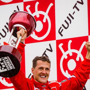 Michael Schumacher (ALL), Scuderia Ferrari Marlboro, Ferrari F1-2000, sur le podium lors du Grand Prix du Japon 2000, 16ᵉ manche du Championnat du monde de Formule 1 FIA 2000, du 6 au 8 octobre 2000 sur le circuit de Suzuka, à Suzuka, Japon.

Photo DPPI © DPPI/Bestimage