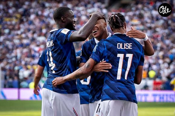 Des joueurs de l'Équipe de France se sont d'ailleurs investis dans un concept inédit alliant football et divertissement. 

Match de 16ème de finale "France - Suède (3-0)" lors de la Coupe du Monde FIFA 2026 (FIFA World Cup 2026), le 30 juin 2026.