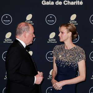 Au total, la soirée a permis de récolter 123 500 euros pour soutenir les joueurs et joueuses de rugby en difficulté.

Le prince Albert II de Monaco, La princesse Charlène de Monaco lors de la soirée de gala Provale Solidarité à l'hôtel Four Seasons Hôtel, George V à Paris le 13 mars 2026. © Dominique Jacovides / Bestimage