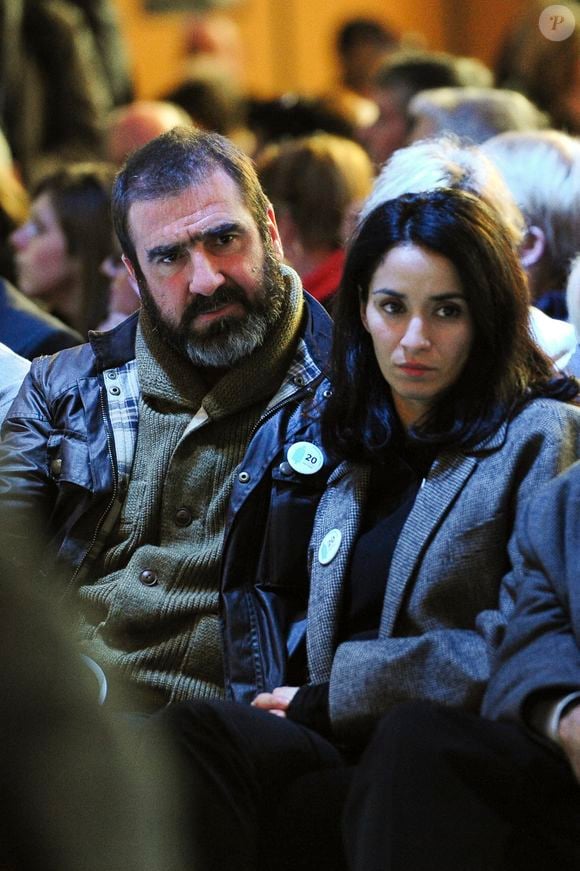 Eric Cantona et son épouse Rachida Brakni lors du forum de la Fondation Abbe Pierre sur la crise du logement en France à Paris, France le 1er février 2012. Photo Mousse/ABACAPRESS.COM