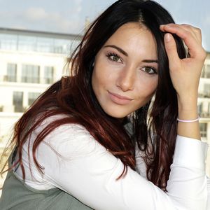 Delphine Wespiser propose sur airbnb un appartement prénommé "Le Bohème", un lieu qu'elle définit comme "reposant & cosy" situé à Wahlbach en Alsace, 

Delphine Wespiser lors de la conférence de presse de la fondation AGES pour le lancement de « tendresbavardages.tv », animée par Delphine Wespiser à la Maison d'Alsace à Paris.
© Cédric Perrin / Bestimage