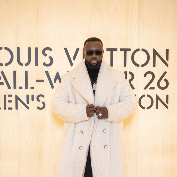 Maître Gims assiste au défilé Louis Vuitton Homme Automne-Hiver 2026-2027 dans le cadre de la Fashion Week de Paris, le 20 janvier 2026 à Paris, en France. Photo : Eliot Blondet/ABACAPRESS.COM