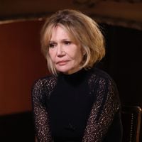 Clémentine Célarié perd ses moyens en direct à la radio : "pardon, je suis fatiguée"