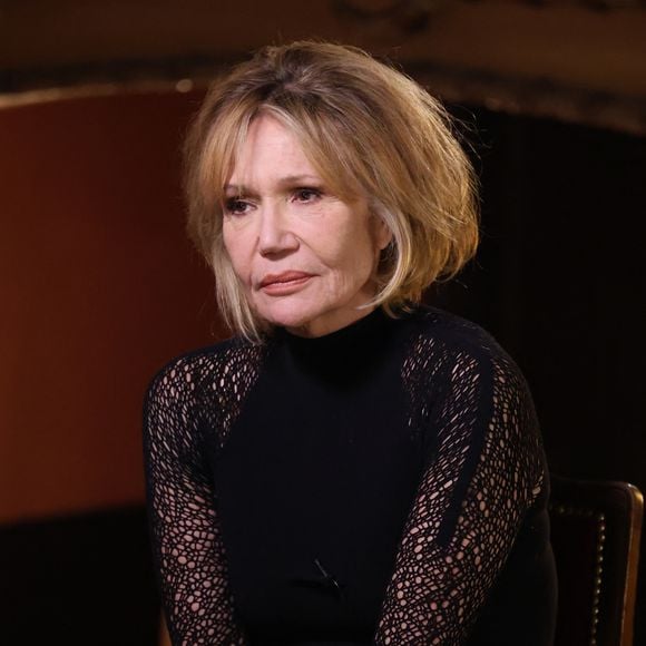 Clémentine Célarié a pleuré à la radio

Clémentine Célarié lors de l'enregistrement de l'émission "Olympiascope" au théâtre Antoine, présentée par B.Montiel et diffusée le 2 mai 2025 sur Olympia TV, au théâtre Antoine à Paris, France, le 18 février 2025. © Denis Guignebourg/Bestimage