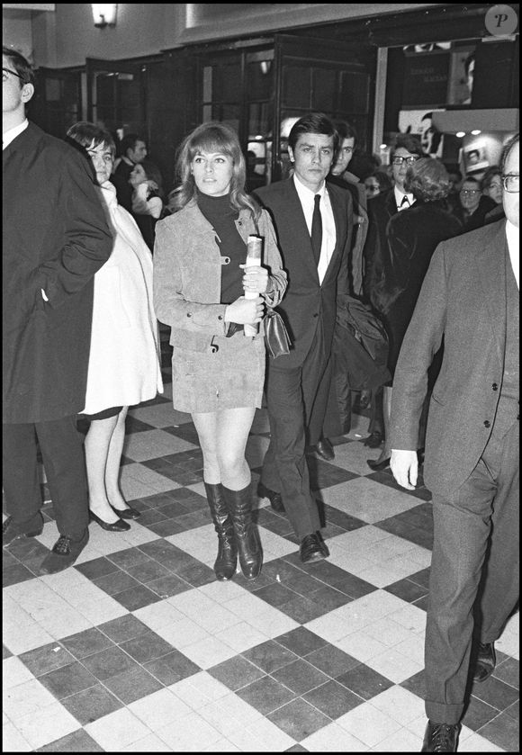 Info - (Décès de l’acteur Alain Delon, à l’âge de 88 ans, dans la nuit du 17 au 18 août 2024) - ARCHIVES - NATHALIE ET ALAIN DELON A BOBINO POUR LE CONCERT DE SERGE REGGIANI