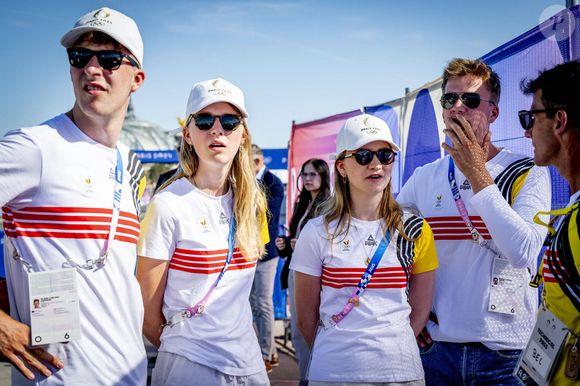 La princesse Elisabeth, le prince Gabriel, le prince Emmanuel, la princesse Eléonore - Les enfants du couple royal de Belgique lors de l'épreuve du marathon à Paris, à l'occasion des Jeux Olympiques Paris 2024. Le 10 août 2024. Dana Press / Bestimage