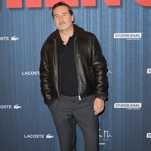 Le réalisateur souhaitait avant tout privilégier la place de l'ennui et de l'imaginaire dans le développement de son enfant.

Gilles Lellouche - Avant-première du film "Chien 51" au cinéma le Grand Rex à Paris le 13 octobre 2025. © Coadic Guirec/Bestimage