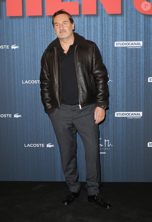 Le réalisateur souhaitait avant tout privilégier la place de l'ennui et de l'imaginaire dans le développement de son enfant.

Gilles Lellouche - Avant-première du film "Chien 51" au cinéma le Grand Rex à Paris le 13 octobre 2025. © Coadic Guirec/Bestimage