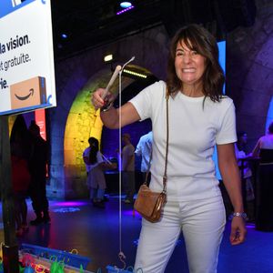 Estelle Denis - Prime d'Amazon fait sa fête foraine au Bridge Club à Paris le 25 juin 2025.  Hier soir, le Bridge Club s’est métamorphosé en fête foraine où de nombreuses personnalités se sont réunies pour célébrer Prime Day, l’événement shopping estival qui animera l’été du 8 au 11 juillet.
 © Veeren/Bestimage