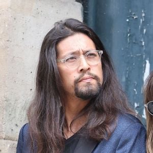 Lulu Gainsbourg improvise un concert gratuit pour la Fête de la musique.

Lulu Gainsbourg aux obsèques de Jane Birkin en l'église Saint-Roch à Paris.

Photo : Jacovides-KD Niko / Bestimage