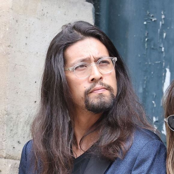 Lulu Gainsbourg improvise un concert gratuit pour la Fête de la musique.

Lulu Gainsbourg aux obsèques de Jane Birkin en l'église Saint-Roch à Paris.

Photo : Jacovides-KD Niko / Bestimage