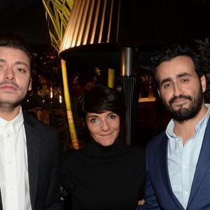 Kev Adams, Florence Foresti et Jonathan Cohen lors du dîner de la fondation ARC au restaurant de l'hôtel The Peninsula à Paris le 10 octobre 2016. Photos : © Rachid Bellak / Bestimage