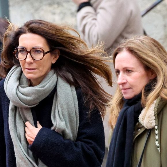 Des personnalités de TF1 dont Anne-Claire Coudray étaient là
Anne-Claire Coudray - Sortie des obsèques de Catherine Laborde en l’église Saint-Roch à Paris, le 6 février 2025. Décédée le 28 janvier 2025 à l'âge de 73 ans, l'ancienne présentatrice météo de TF1 (1988 - 2017) était atteinte de la maladie neurodégénérative à corps de Lewy. 
© Jacovides - Moreau / Bestimage