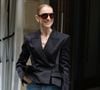 Plus encore, en véritable icône de style, Céline Dion transforme chaque sortie devant son hôtel en défilé Haute Couture.

Celine Dion à son départ du Royal Monceau à Paris, France, le 3 septembre 2026. 

© Denis Guignebourg/Bestimage