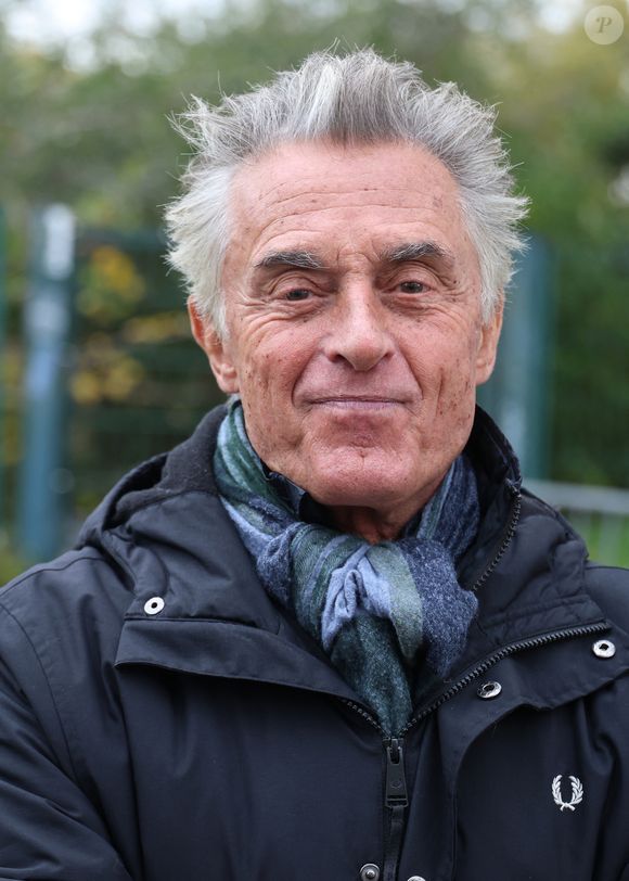 Exclusif - Gérard Holtz - Arrivées lors de l'enregistrement de l'émission "Vivement Dimanche" (du 16 novembre) à Paris le 22 octobre 2025. © Bestimage