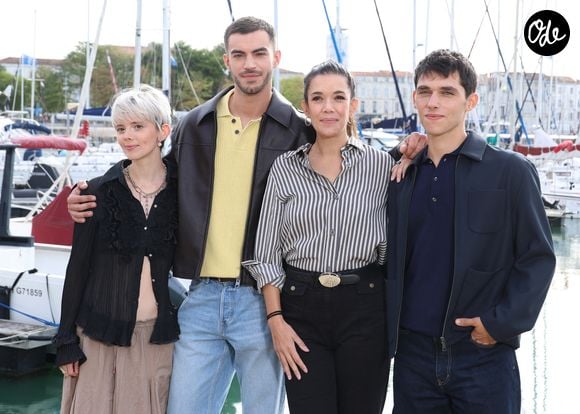 Louisiane Gouverneur, Marvin Dubart, Mélanie Doutey, Théo Augier au photocall du film "On aboie en silence" sur le port de La Rochelle lors du festival de la Fiction le 17 septembre 2026. © Denis Guignebourg / Bestimage