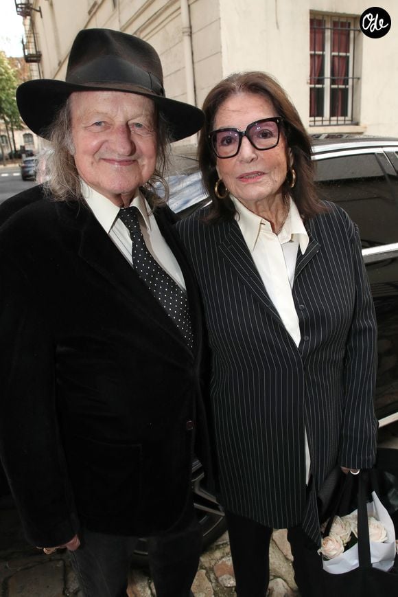 Exclusif - Nana Mouskouri et son mari André Chapelle - N. Mouskouri assiste à la pièce de théâtre "Quand je serai grand, je serai Nana Mouskouri" au studio Hébertot à Paris le 18 Septembre 2023. 
 © Bertrand Rindoff / Bestimage