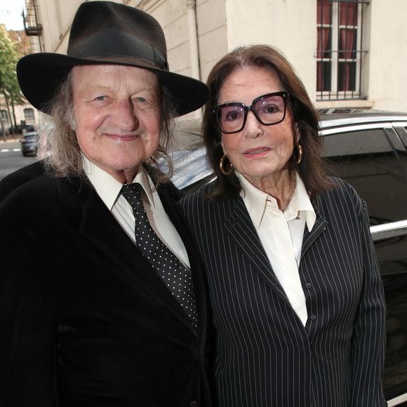 Exclusif - Nana Mouskouri et son mari André Chapelle - N. Mouskouri assiste à la pièce de théâtre "Quand je serai grand, je serai Nana Mouskouri" au studio Hébertot à Paris le 18 Septembre 2023. 
 © Bertrand Rindoff / Bestimage