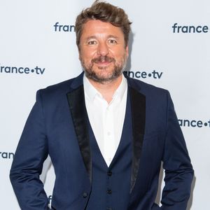 Bruno Guillon lors du photocall dans le cadre de la conférence de presse de France Télévisions au Pavillon Gabriel à Paris, France, le 24 août 2021. © Pierre Perusseau/Bestimage