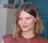 Mélanie Thierry a eu, à ses côtés, pendant de longues années, une super nounou, qu'elle appelait Chacha. "Elle est arrivée au moment de la naissance de mon aîné", raconte la comédienne. "J'avais 26 ans. Elle m'a guidée, et elle m'a aidée à devenir mère car quel que soit l'âge, c'est difficile. On a tendance à se disperser."
Mélanie Thierry - Photocall du film "Captive" sur les planches lors de la 49ème édition du festival du film américain de Deauville le 9 septembre 2023. © Denis Guignebourg / Bestimage
