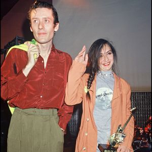 Archives - Les Rita Mitsouko Fred Chichin et Catherine Ringer reçoivent le prix du "Bus d'Acier" au Bus Palladium en 1990