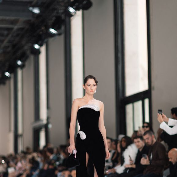 Défilé Tamara Ralph "Collection Haute Couture Printemps/Eté 2025" lors de la Fashion Week de Paris, le 7 juillet 2025.

© Da Silva / Perusseau / Bestimage