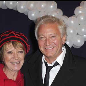 Ainsi, une immense bibliothèque de plusieurs étagères trônait au milieu de leur salon pour ranger tous ses vinyles.
Laurent Boyer et Alice Dona au théâtre Mogador à Paris