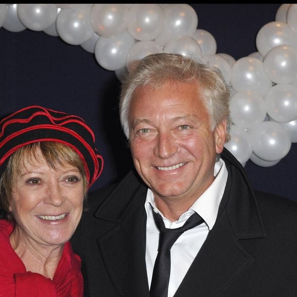 Ainsi, une immense bibliothèque de plusieurs étagères trônait au milieu de leur salon pour ranger tous ses vinyles.

Laurent Boyer et Alice Dona au théâtre Mogador à Paris