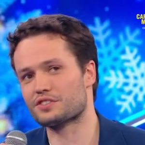 "On a tous, dans notre chambre, notre salle de bain avec nos toilettes."
Raphaël, Maestro de N'oubliez pas les paroles - capture d'écran France 2