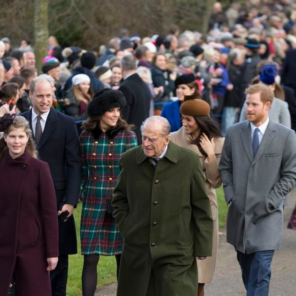 Le prince William, Catherine Kate Middleton la duchesse de Cambridge enceinte, Meghan Markle et son fiancé le prince Harry, le prince Philip, duc d'Edimbourg, Lady Louise Windsor - La famille royale d'Angleterre arrive à la messe de Noël à l'église Sainte-Marie-Madeleine à Sandringham, le 25 décembre 2017. (Agence / Bestimage).