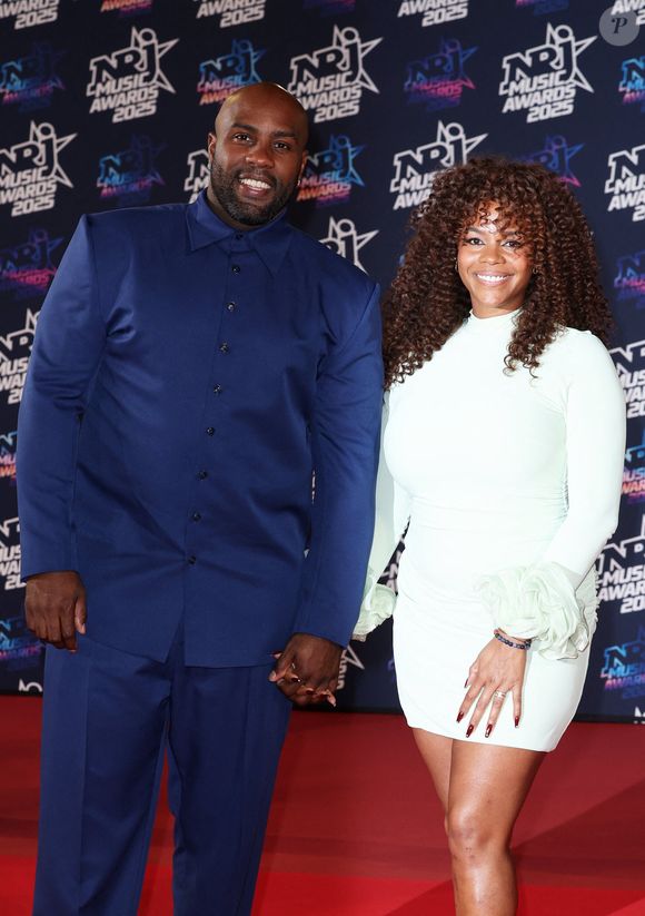 Une nuit pour deux personnes dans une chambre de luxe de l’établissement coûte entre 280 € et 296 €, là où il faut débourser entre 224 € et 237 € pour la chambre dite confort. 

Teddy Riner et sa compagne Luthna Plocus au photocall de la 27ème édition des NRJ Music Awards au palais des Festivals de Cannes, France, le 31 octobre 2025. © Dominique Jacovides/Bestimage