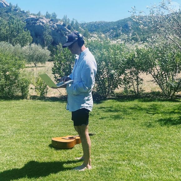 Gaëtan Roussel a acheté il y a quize ans un mas bicentenaire dans les Alpilles.