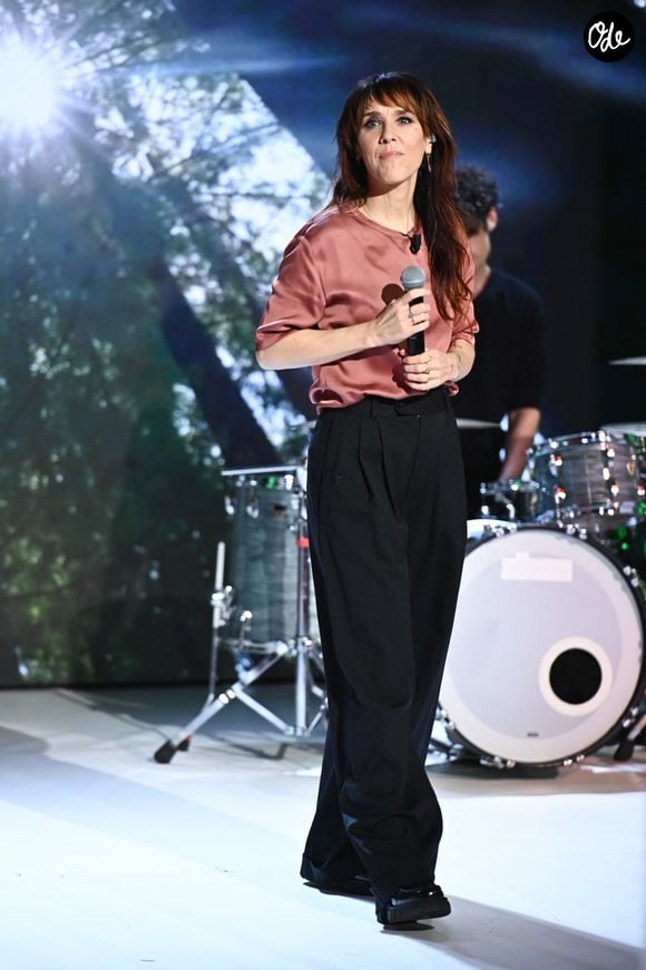 Zaz enregistre l'émission "Vivement dimanche" au studio Rive gauche, le 18 mars 2025.

© Guillaume Gaffiot / Bestimage