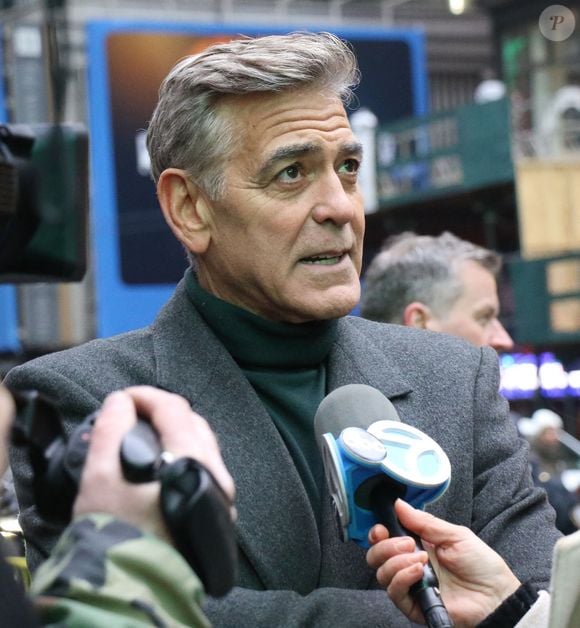 New York, NY - Conférence de presse de George Clooney pour « Good Night and Good Luck » sur Broadway au Winter Garden Theater à New York. 2025 (Backgrid USA / Bestimage).