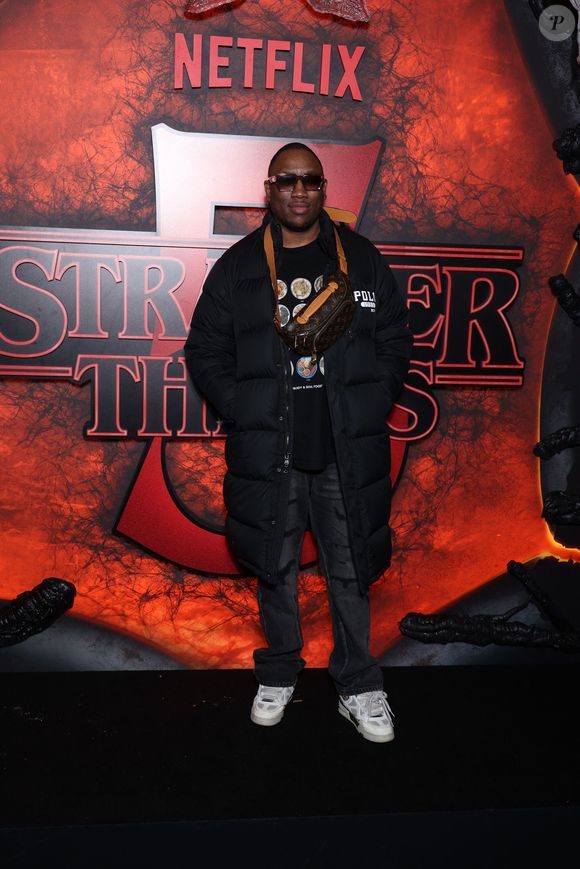 Mokobe - Avant-première de la série "Stranger Things'" Saison 5 au Grand Rex à Paris le 18 novembre 2025. © Denis Guignebourg/Bestimage