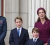Kate Middleton, William et les 3 enfants ont pris place sur le balcon après avoir assisté au premier rang des festivités
Le prince William, prince de Galles, Catherine (Kate) Middleton, princesse de Galles, Le prince George de Galles, La princesse Charlotte de Galles, Le prince Louis de Galles lors des commémorations saluant l'action des vétérans britanniques lors de la Seconde guerre mondiale au palais de Buckingham le 5 mai 2025 © Julien Burton / Bestimage