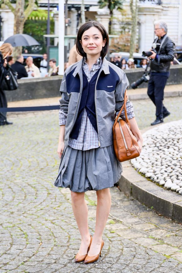 Anna Castillo aux arrivées au défilé Miu Miu Collection Femme Prêt-à-Porter Automne/Hiver 2026-2027 lors de la Fashion Week de Paris (PFW) au palais d'lena conseil Economique, social et environnemental, à Paris, France, le 10 mars 2026. © Denis Guignebourg/Bestimage